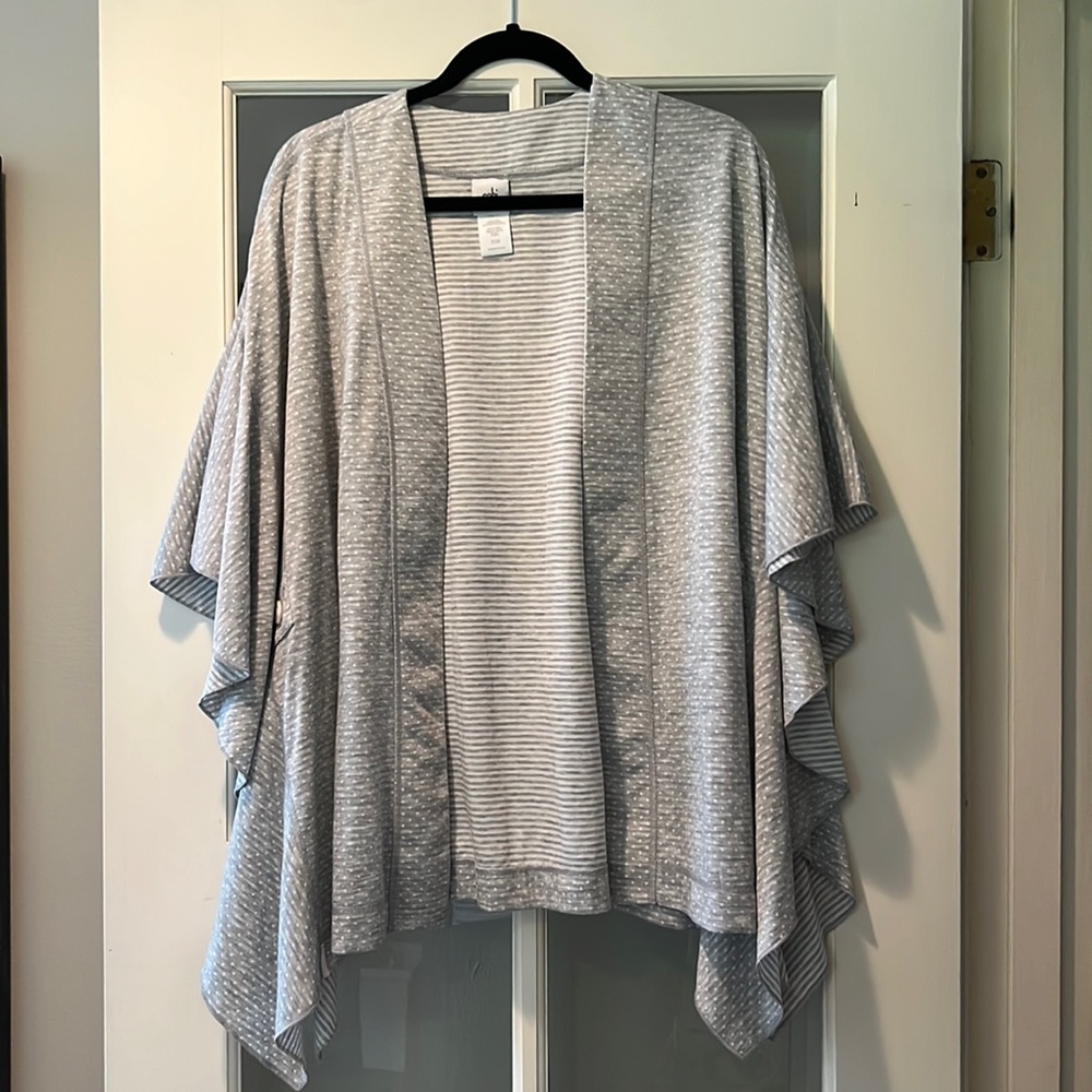 CAbi #5846 ATC Reversible Cape Size M/L